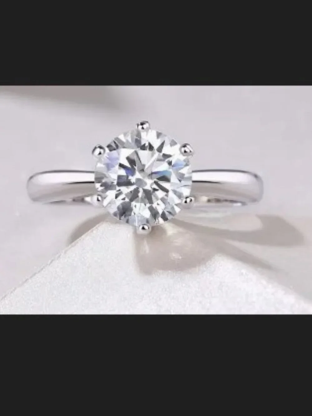 925 Silver Inlaid 2 Carats Moissanite Ring Size 9 Color Grade D Clarity VVS1